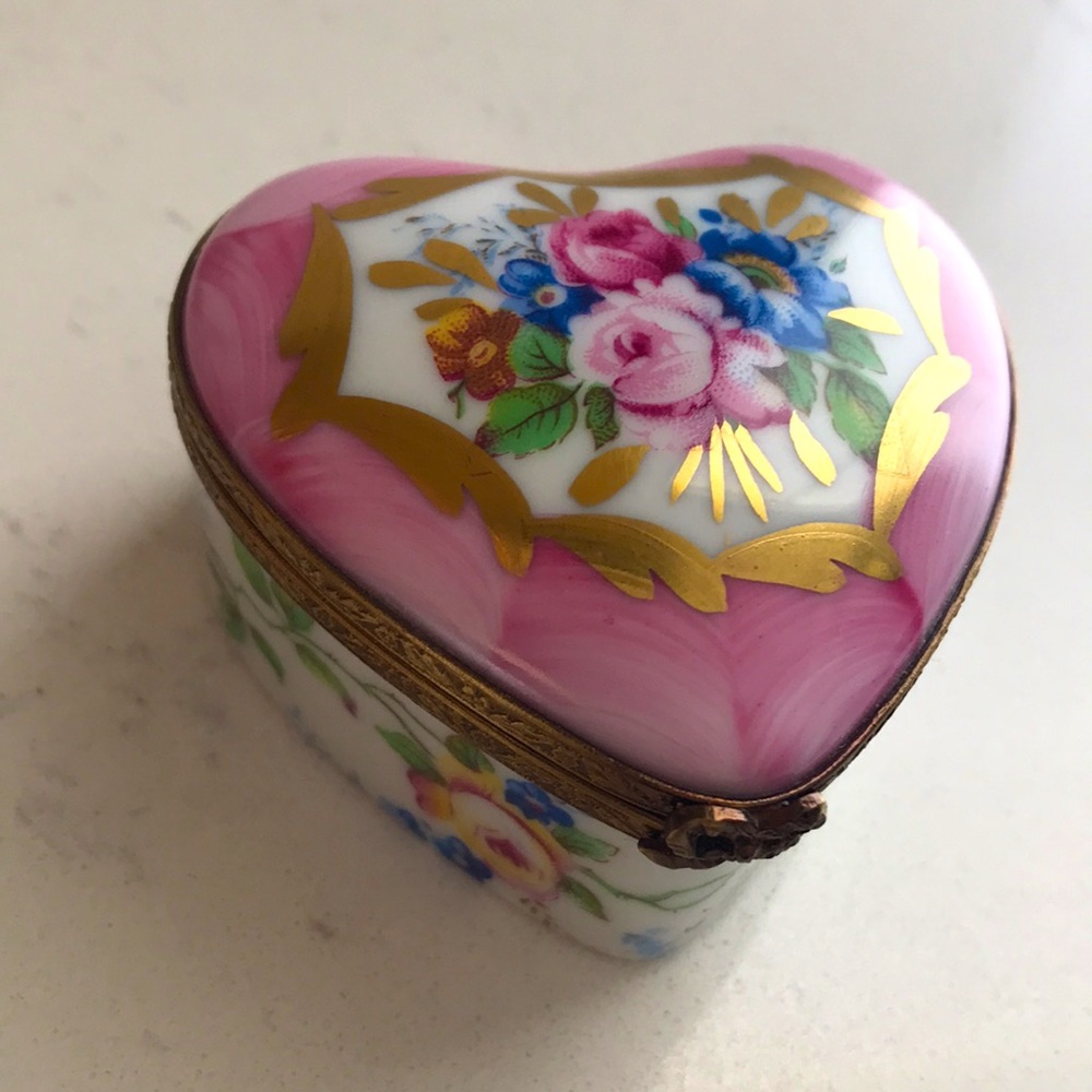 Rochard Flower Heart Limoges trinket box